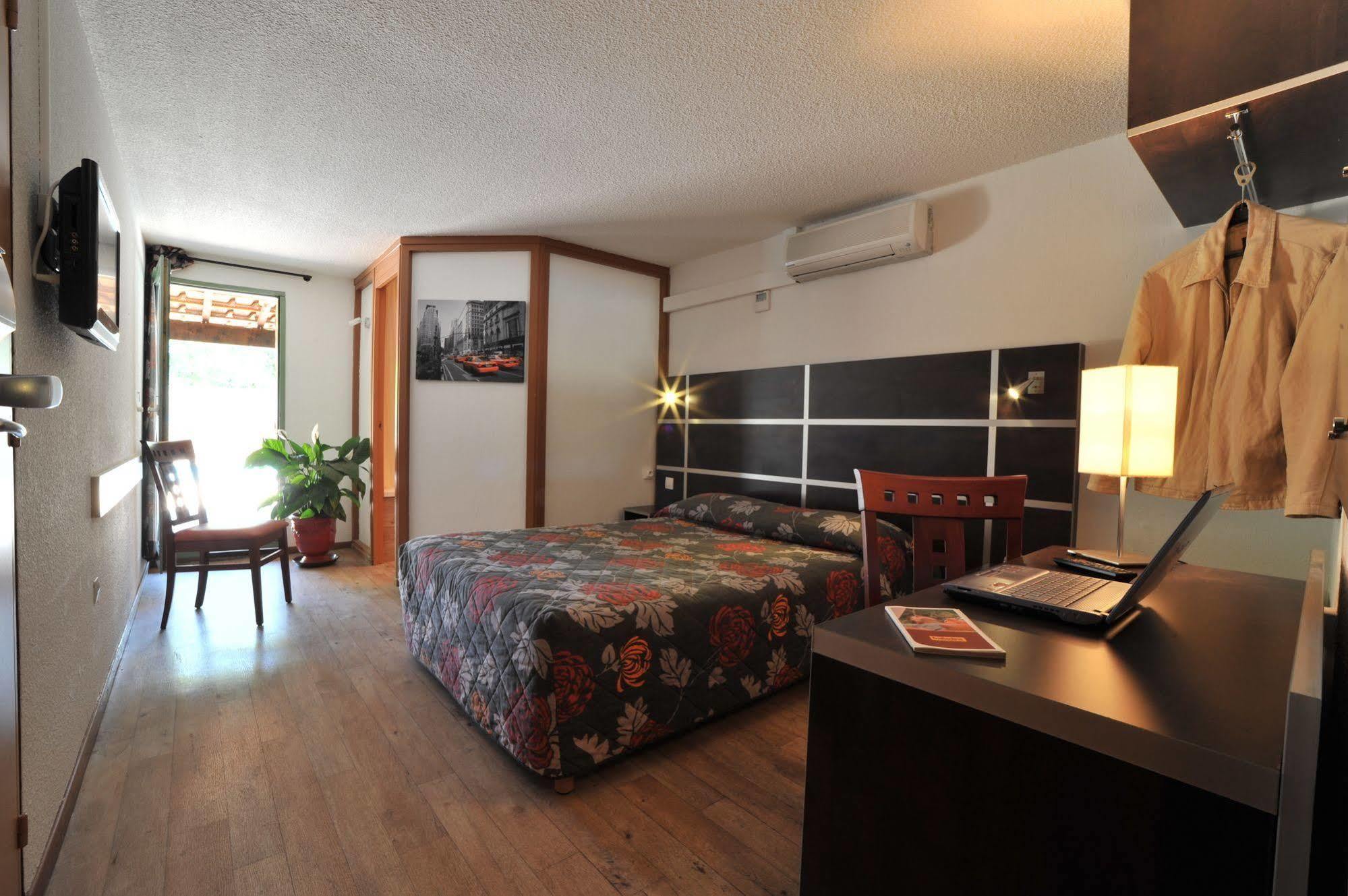 Hotel Au Relais De Trans Draguignan Dış mekan fotoğraf